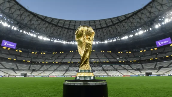world cuo statue